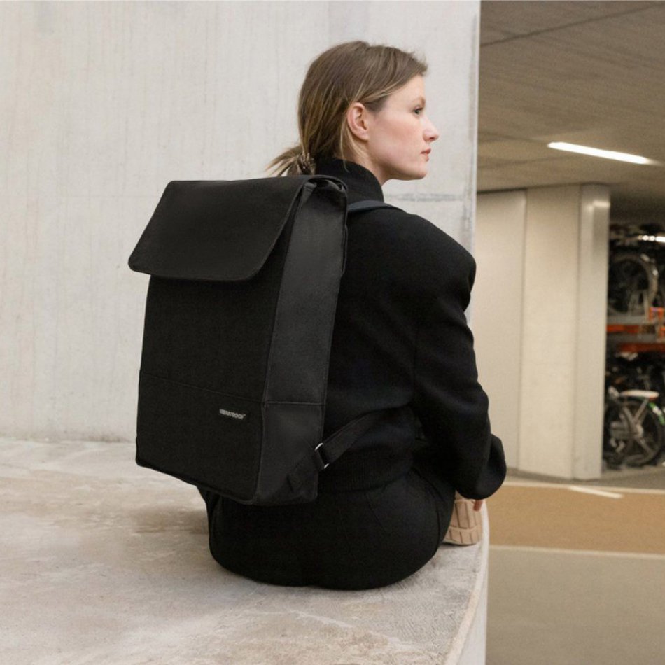 City Backpack 15l